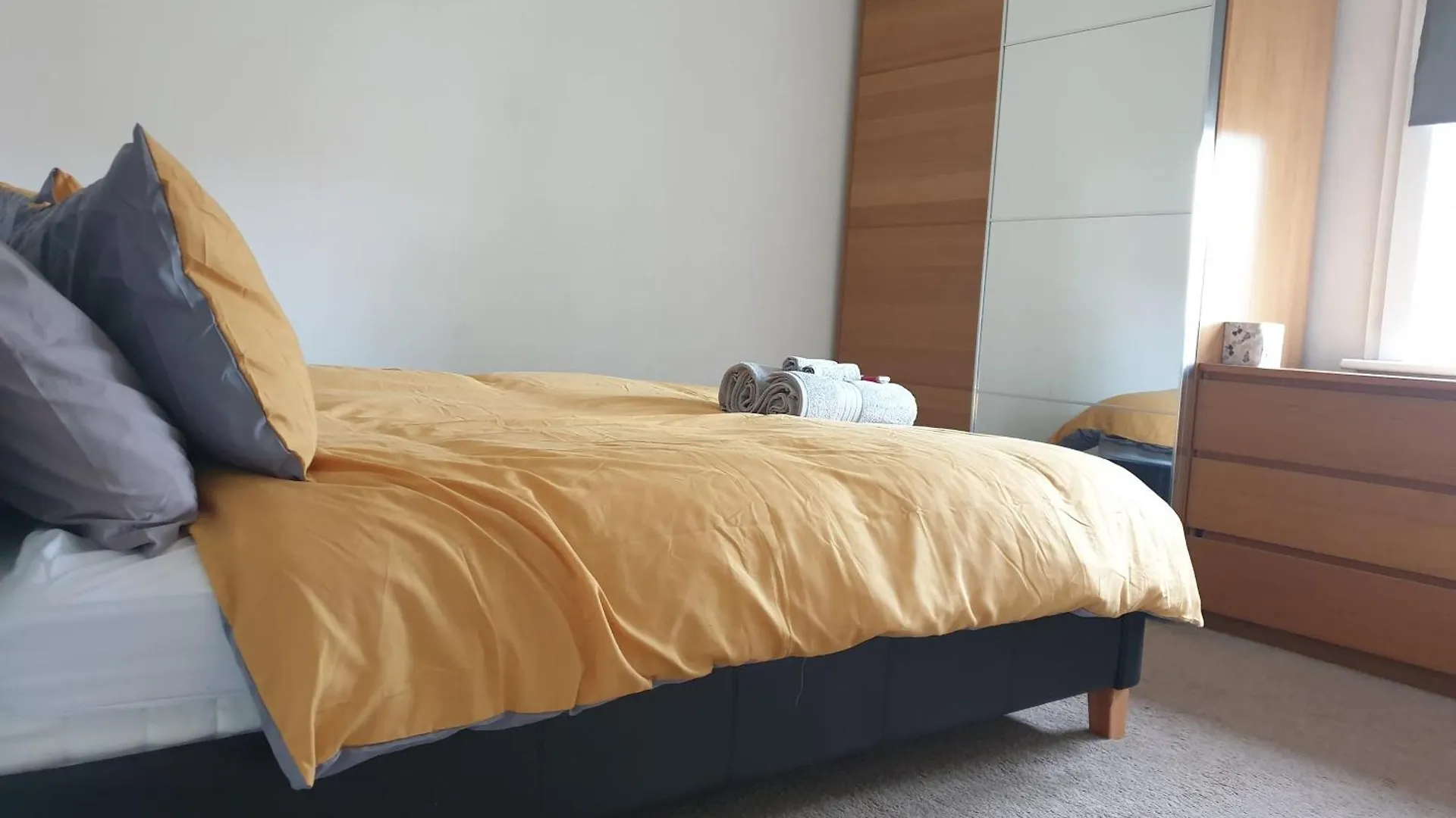 Luxury 1-Bed Apartment With Stunning City Views Perfect For Short Stays In Londres