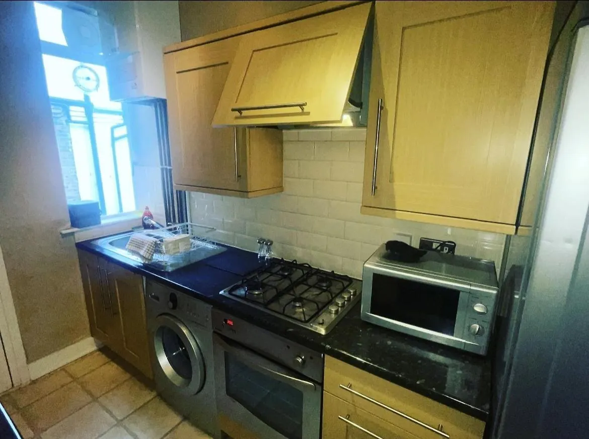 Luxury 1-Bed Apartment With Stunning City Views Perfect For Short Stays In London