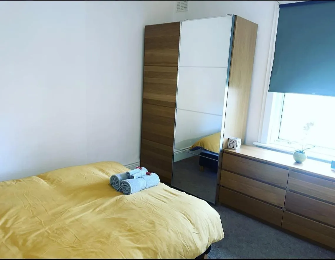 Luxury 1-Bed Apartment With Stunning City Views Perfect For Short Stays In London