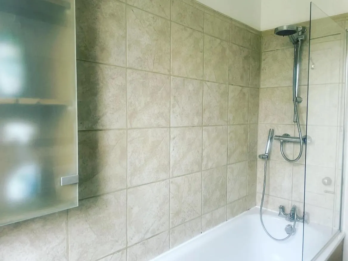 Luxury 1-Bed Apartment With Stunning City Views Perfect For Short Stays In London