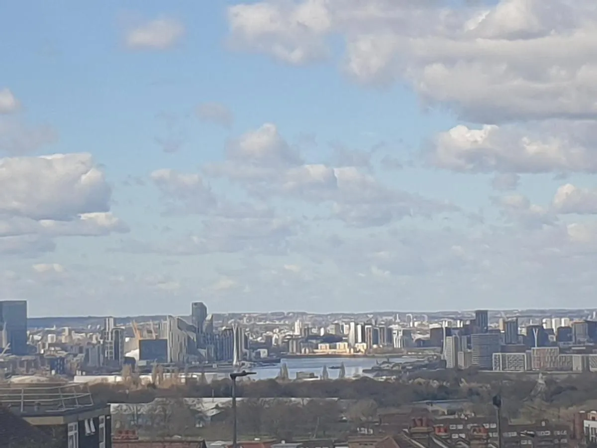 Luxury 1-Bed Apartment With Stunning City Views Perfect For Short Stays In Londres