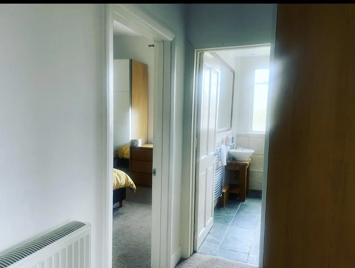 Luxury 1-Bed Apartment With Stunning City Views Perfect For Short Stays In London